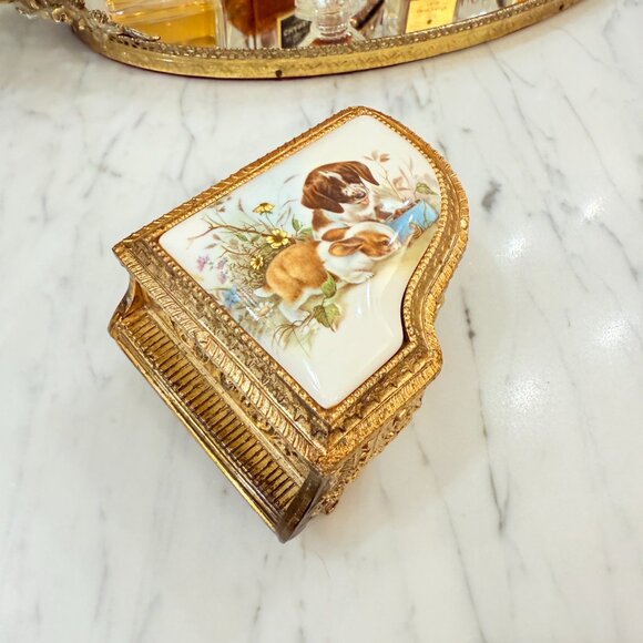 Vintage Hollywood Regency Music box with Puppy and Bunny - Picture 9 of 13